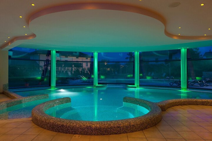 Pools & Facilities