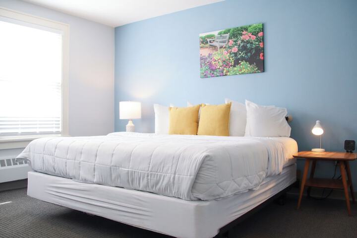 1 King Bed (2 of 14)