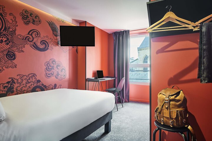 Room 6 of 30