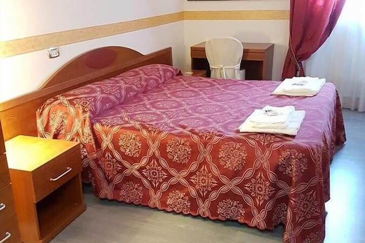 Room 8 of 35