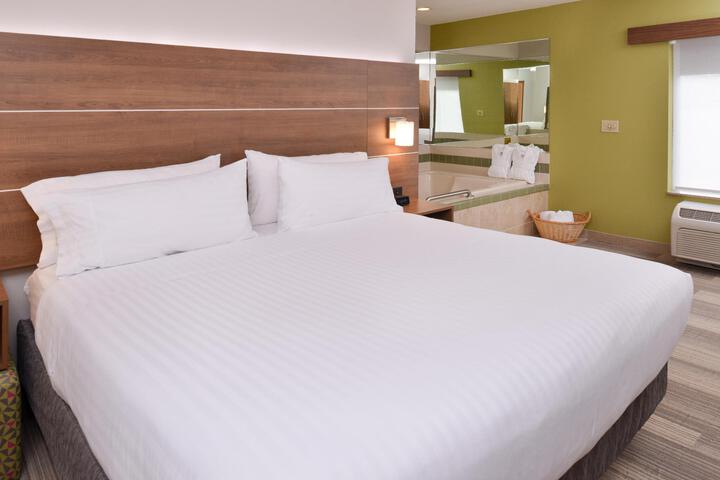 1 King Bed (9 of 13)