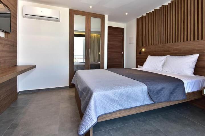 Room 3 of 34
