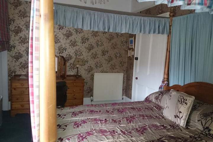 Room 5 of 17