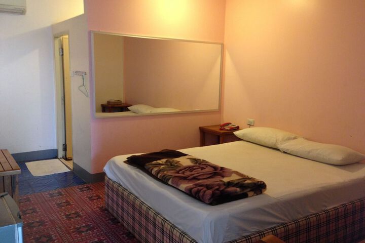 Room 6 of 11