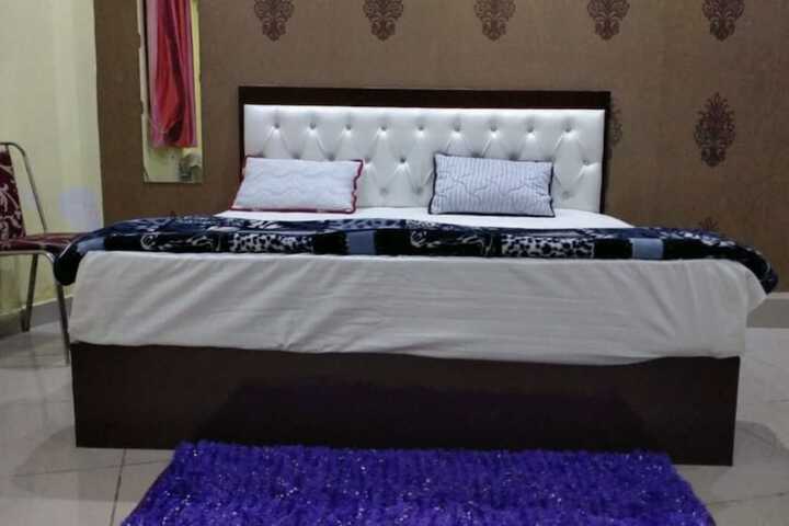 Room 5 of 13