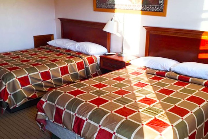 2 Double Beds (5 of 9)