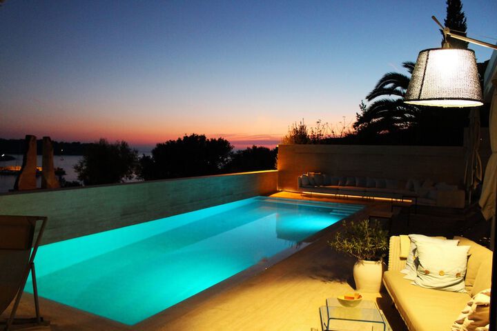 Pool 32 of 95