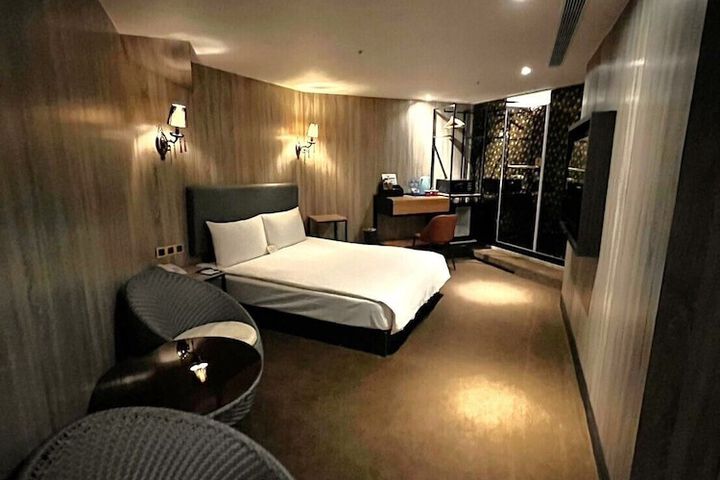Room 14 of 36