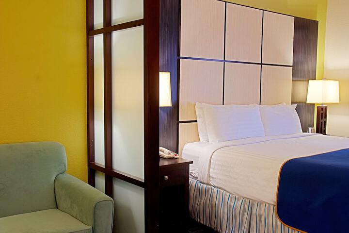 1 King Bed Suite (6 of 8)