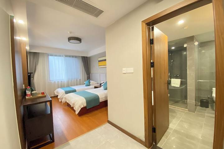 Room 28 of 118