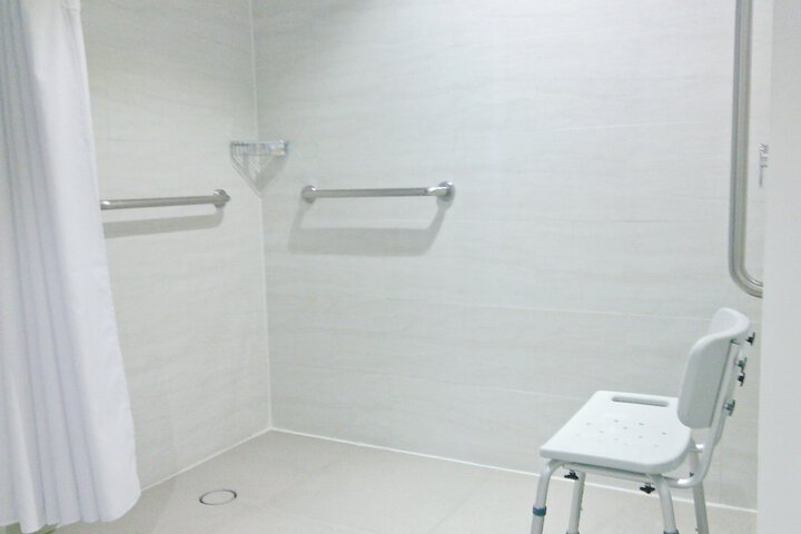 Room 3 of 93