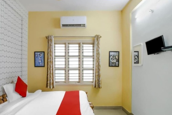 Room 10 of 14