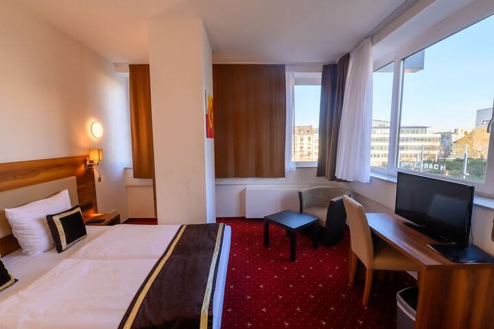 Room 15 of 78