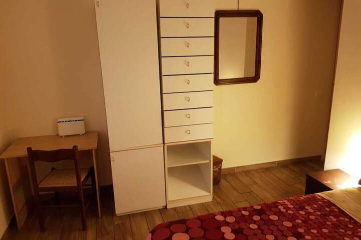 Room 30 of 49