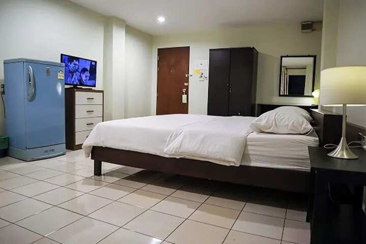 Room 11 of 42