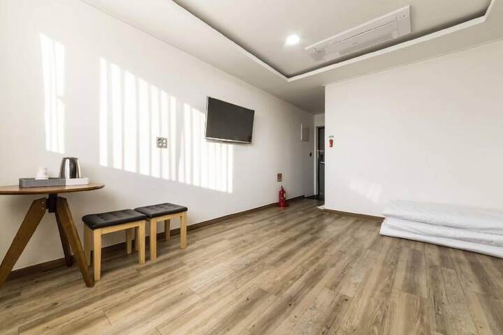 Room 15 of 29