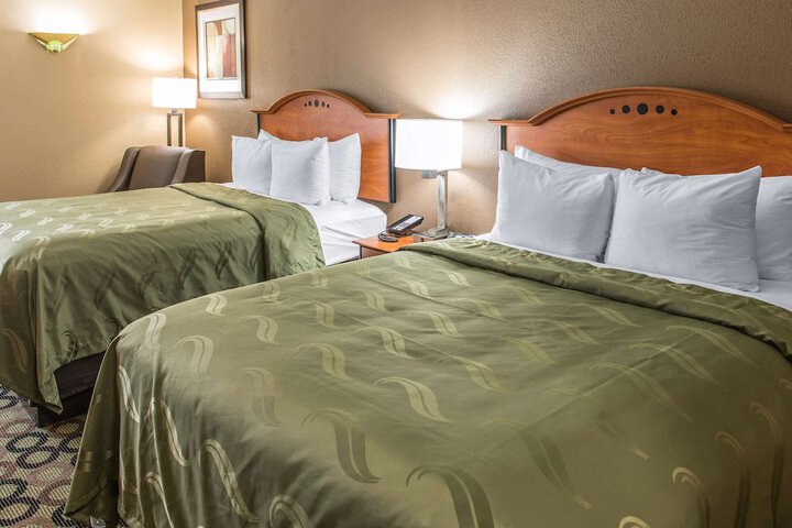 1 Queen Bed (9 of 14)