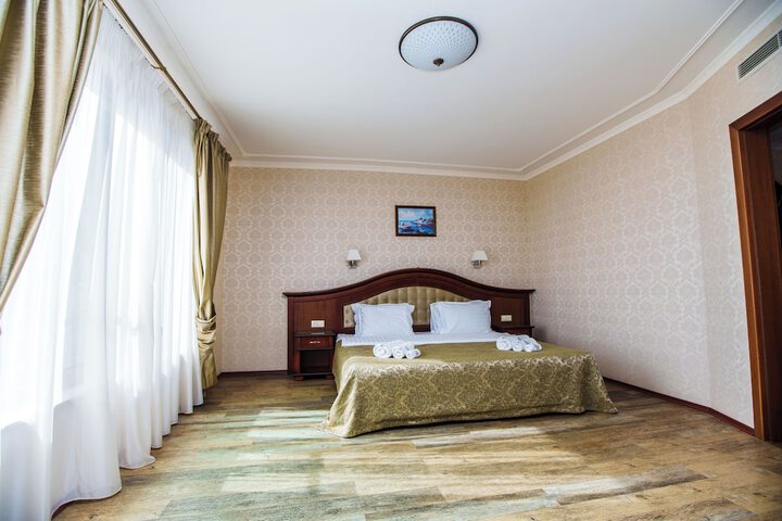 Room 28 of 97