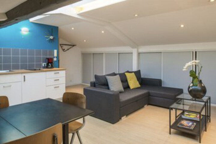 Room 9 of 16