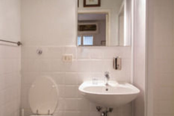 Room 14 of 161