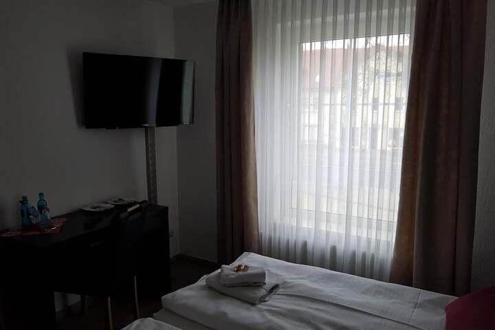 Room 28 of 48