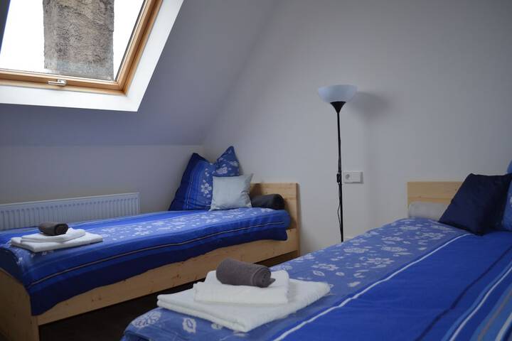 Room 3 of 25