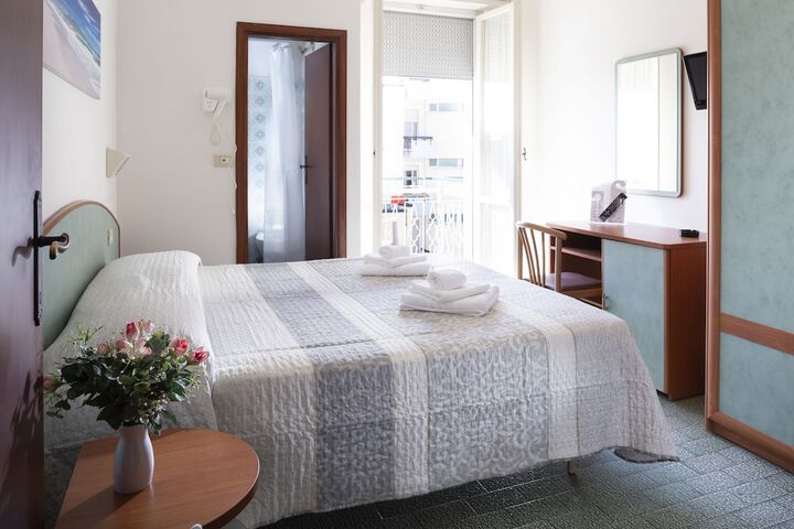 Room 8 of 85