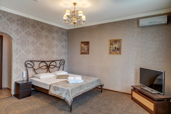 Room 16 of 36
