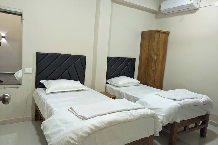 Room 5 of 15