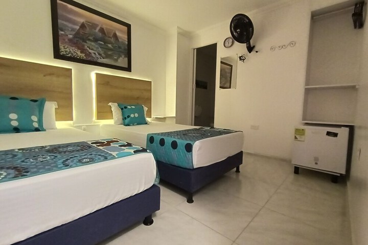 Room 6 of 16