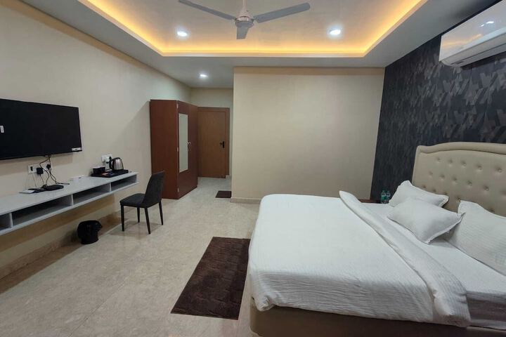 Room 3 of 24