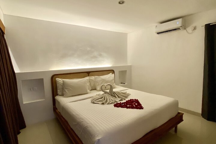 Room 12 of 66