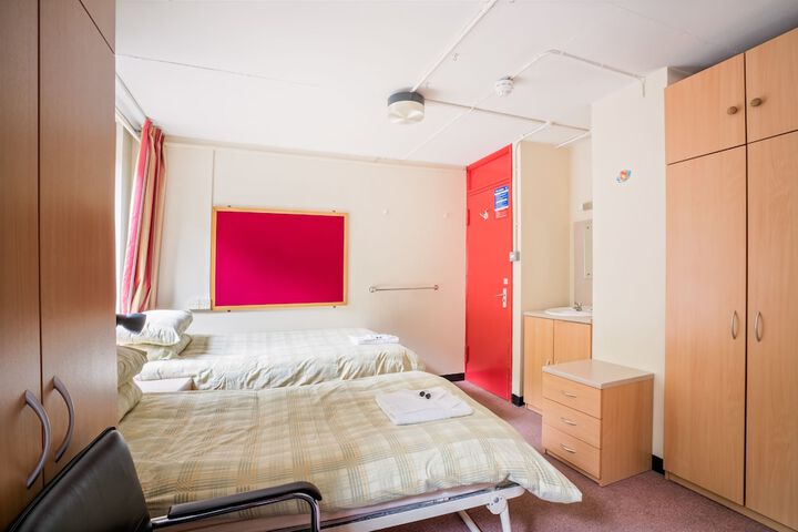 Room 14 of 83