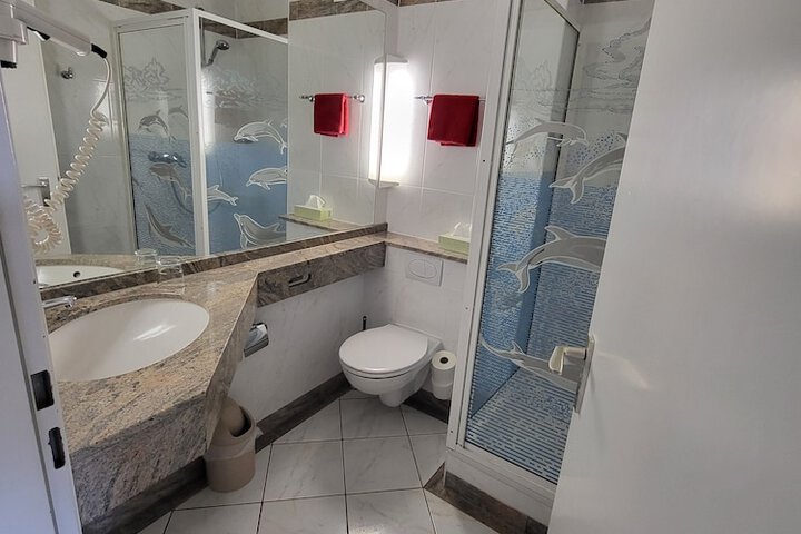 Room 15 of 22