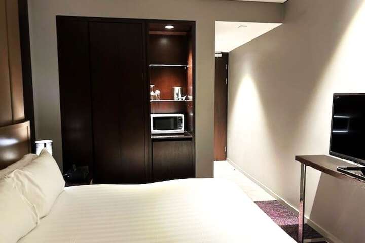 Room 28 of 73