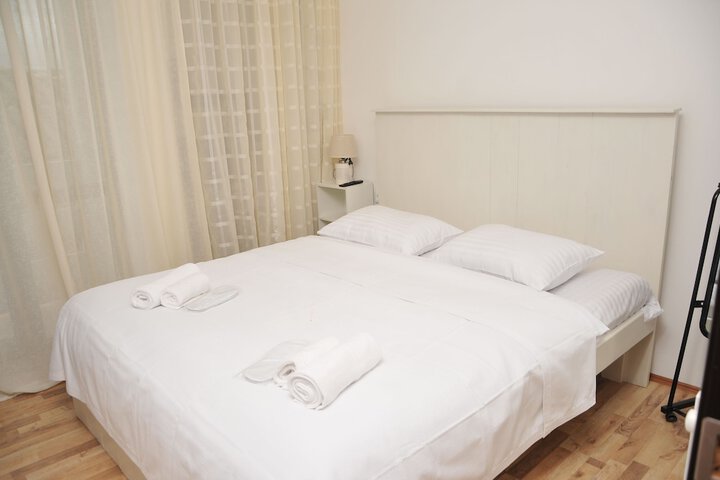 Room 8 of 17