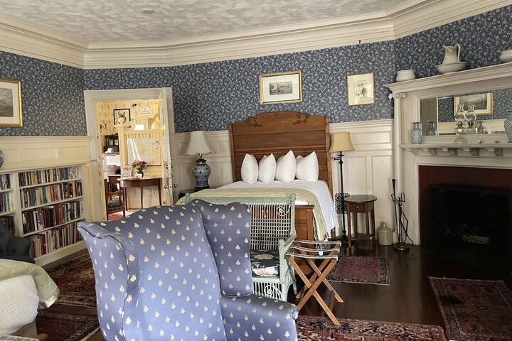 Room 33 of 100