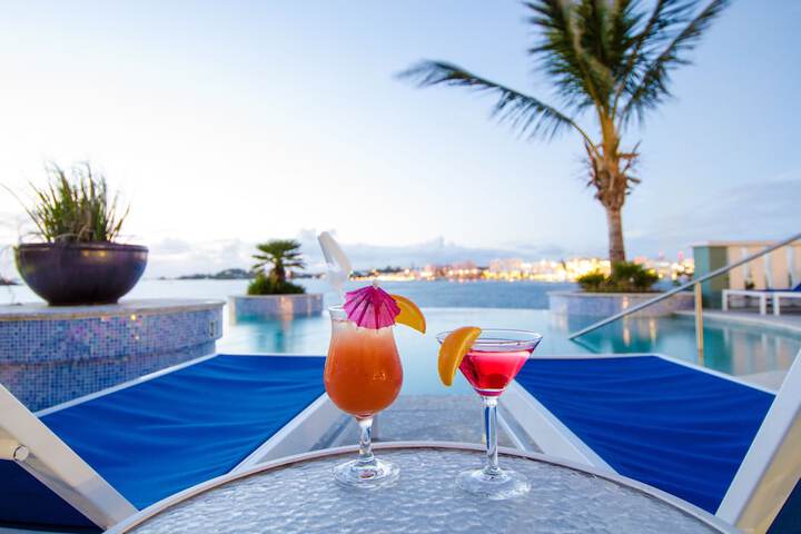 Hotel Pool