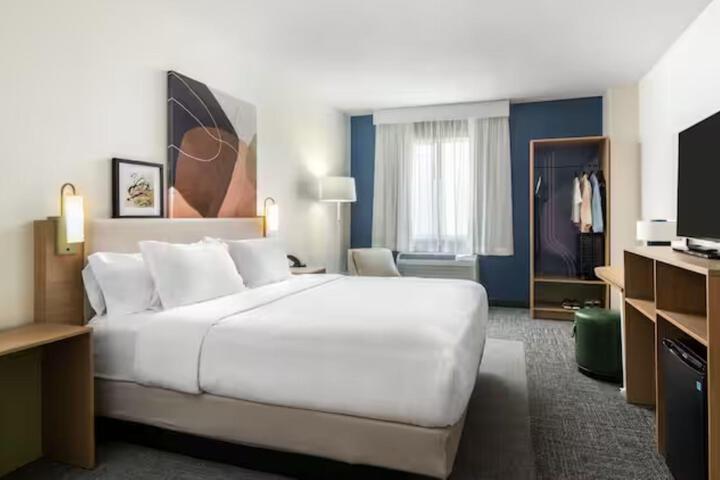 1 King Bed (14 of 16)