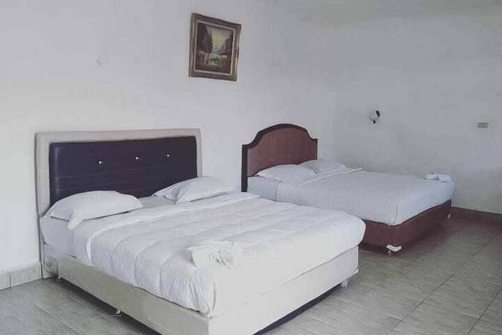Room 2 of 10