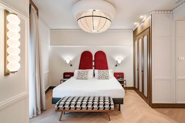 Room 32 of 71
