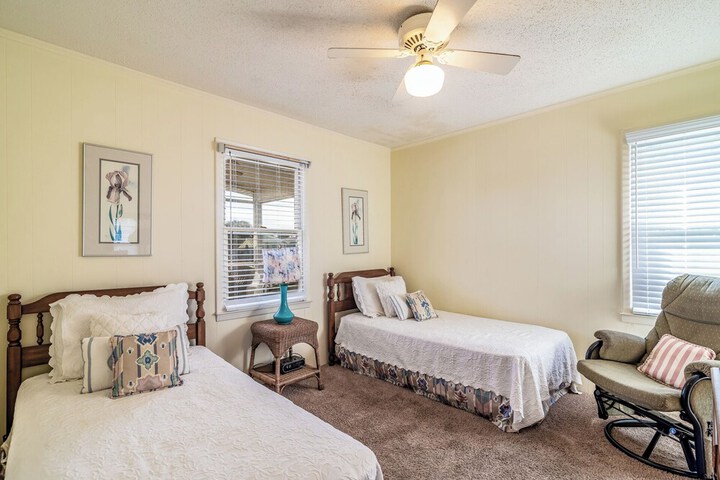 Room 384 of 759