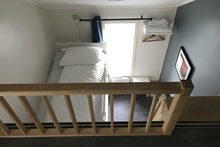 Room 10 of 31