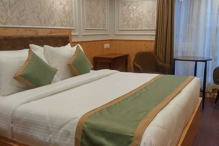 Room 8 of 50