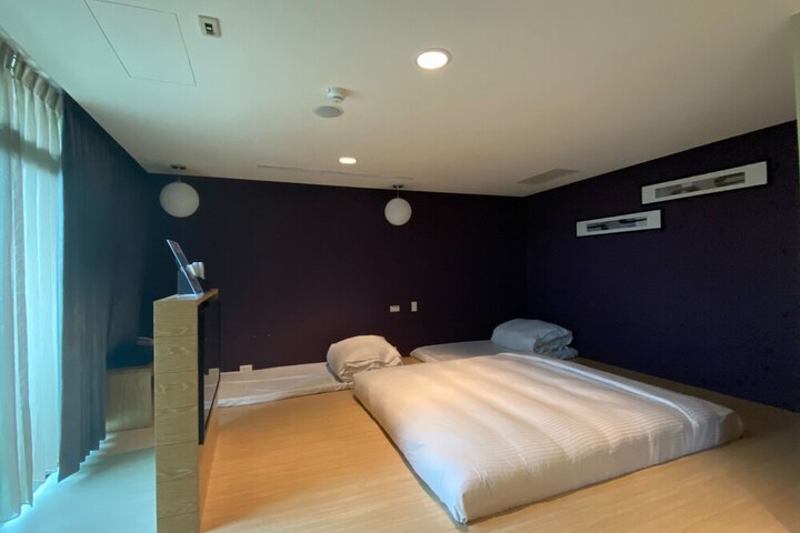 Room 27 of 48