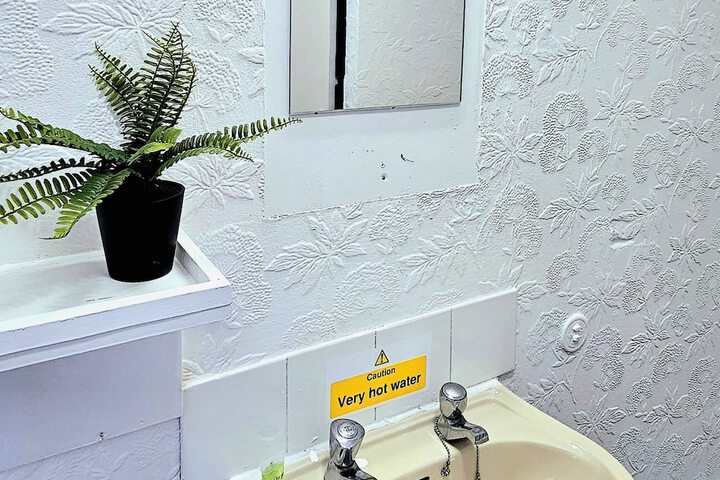Room 42 of 80