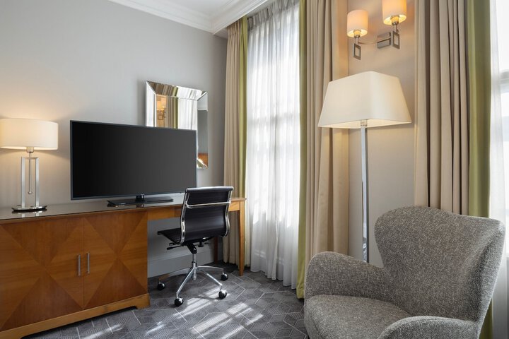 Room 10 of 31