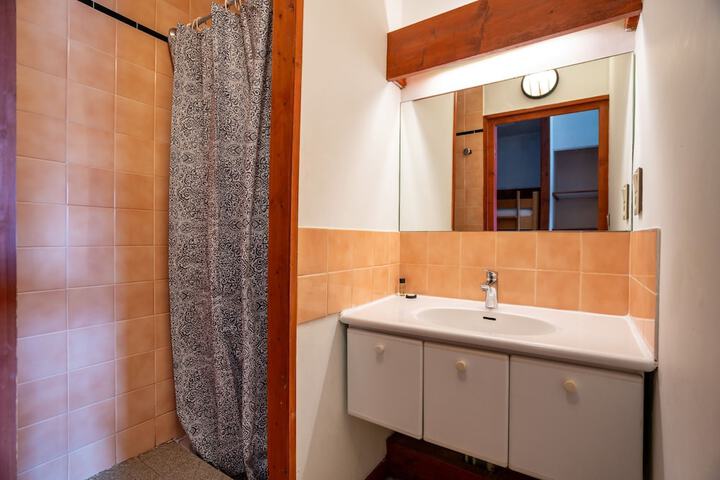 Room 18 of 25