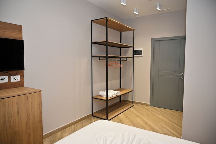 Room 5 of 34