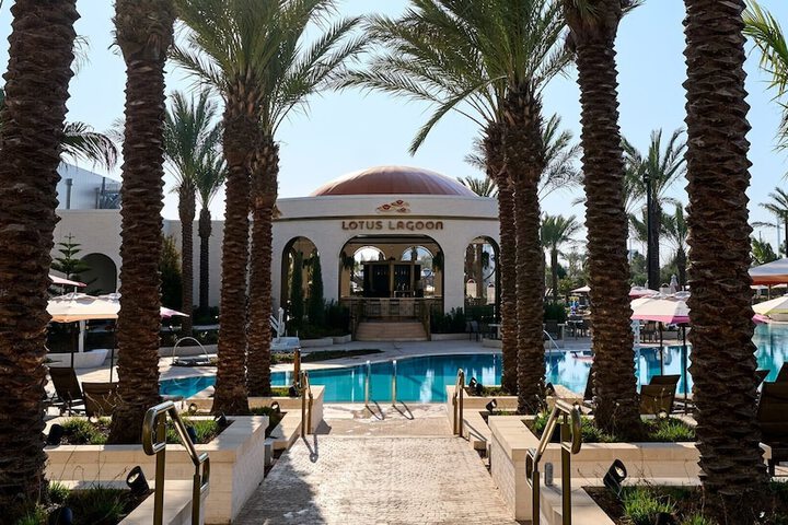 Poolside bar